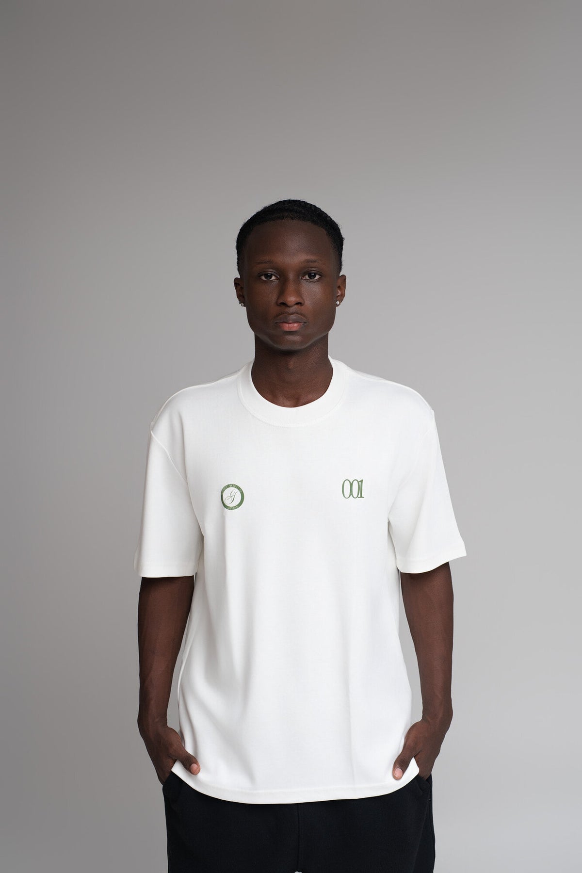 T-SHIRT WHITE BASIC GARABATO 001 – vista frontal