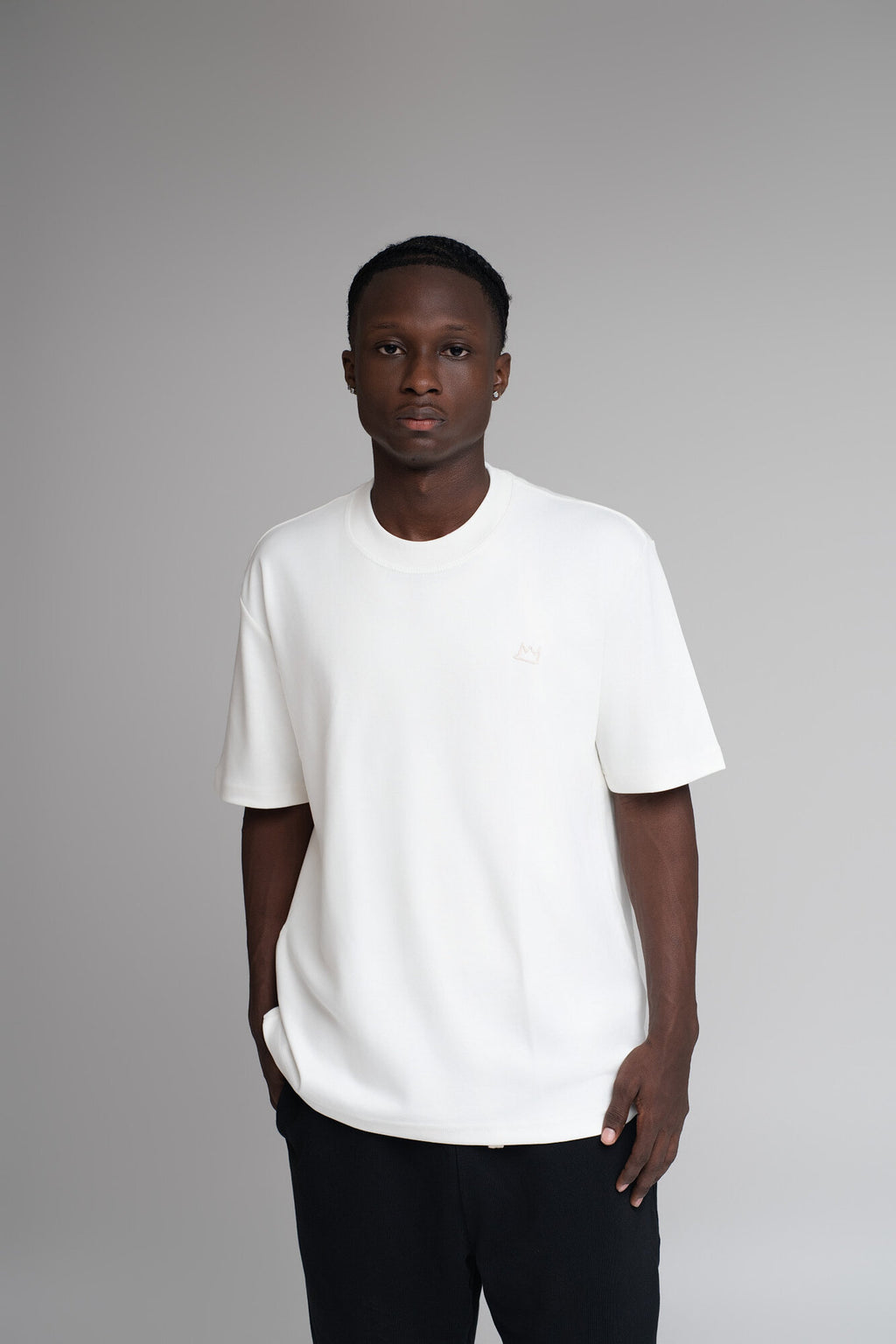 T-SHIRT WHITE BASIC 001 – vista frontal