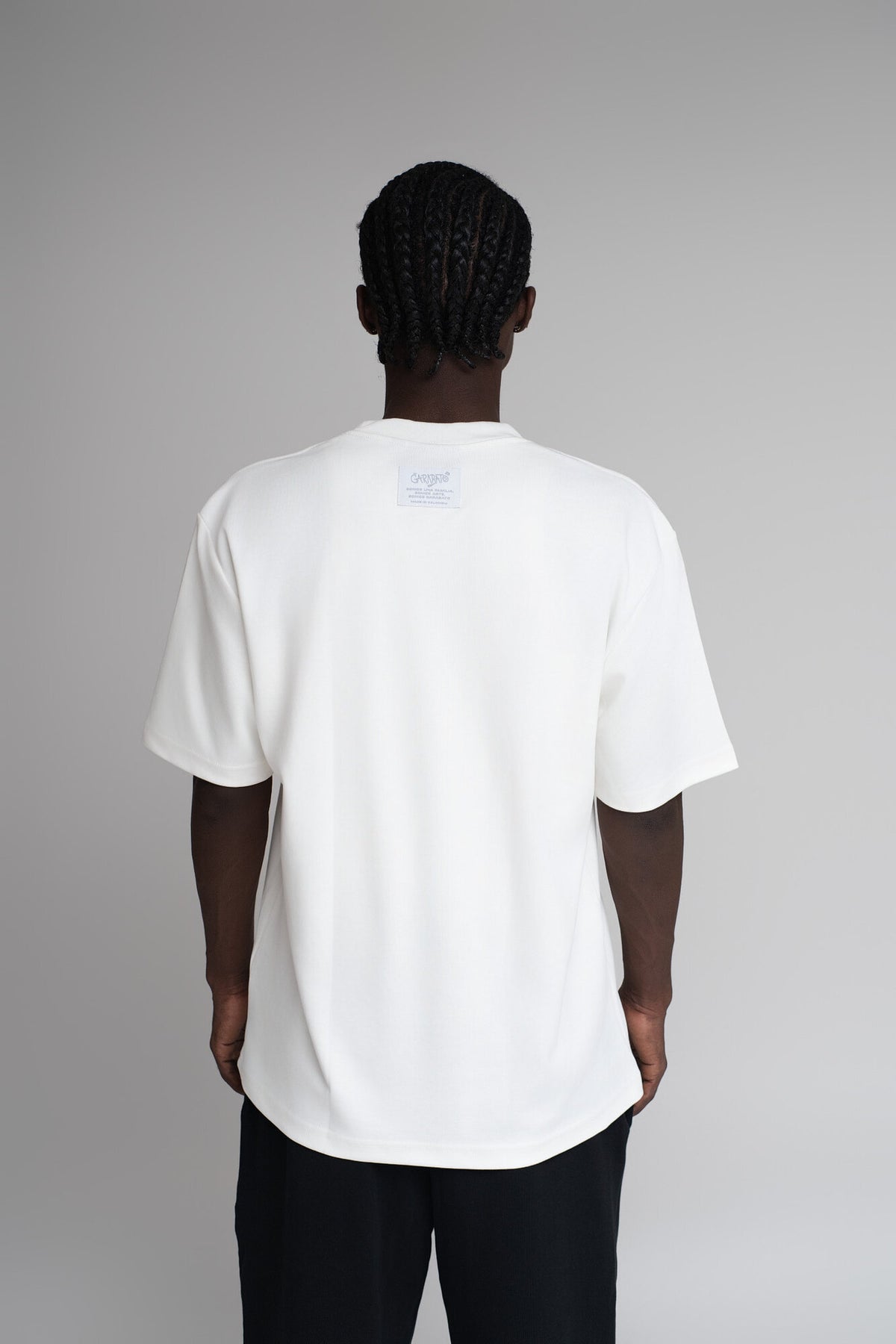 T-SHIRT WHITE BASIC 001 – vista trasera