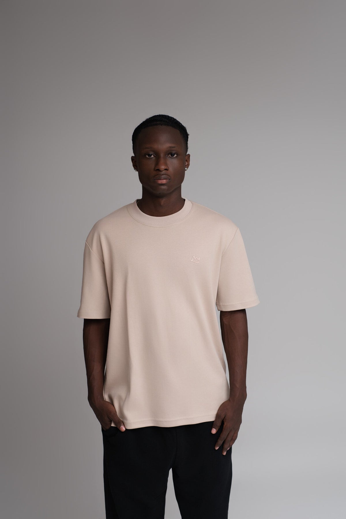 T-SHIRT BEIGE BASIC 001 – vista frontal